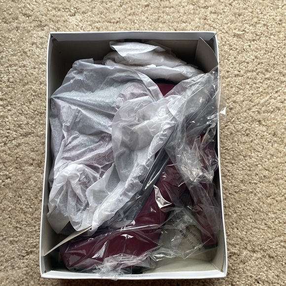 BCBG Paris  SIZE 7.5 SUEDE Wine/Burgundy - Picture 5 of 6